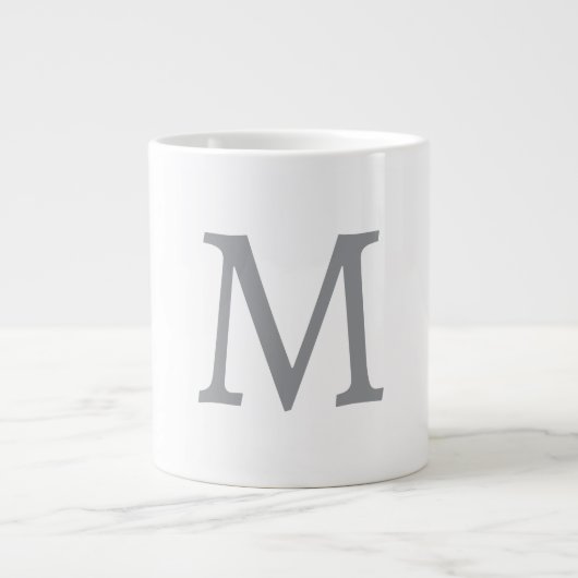 Chic Grey Initiaal Letter Monogram Modern Grote Koffiekop (Voorkant)