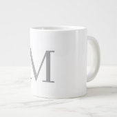 Chic Grey Initiaal Letter Monogram Modern Grote Koffiekop (Voorkant rechts)
