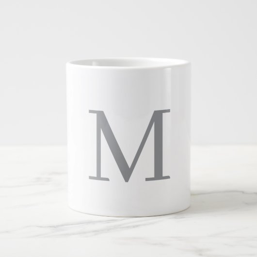 Chic Grey Initiaal Letter Monogram Modern Grote Koffiekop (Voorkant)