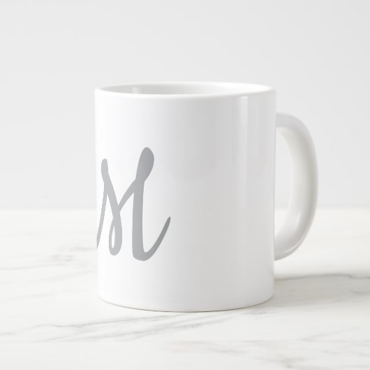 Chic Grey Initiaal Letter Monogram Modern Grote Koffiekop (Voorkant rechts)