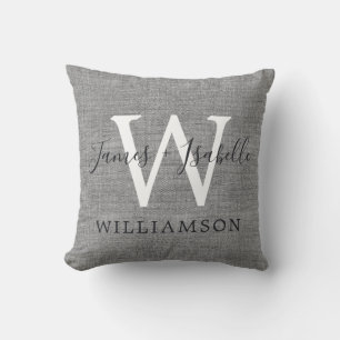 Chic grijs linnen huwelijksgeschenk met monogram kussen