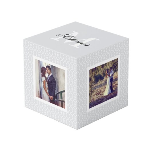 Chic grijs monogram trouwfoto kubus (Voorkant hoekig)