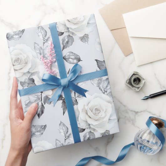 Chic Grijs Zilver Wit Bloemen Huwelijk Cadeaupapier (Geschenken)