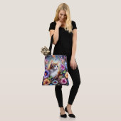 Chic grillige kat bloem tuin monogram tote bag (Op model)