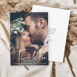 Chic Hand Lettered Wedding Bedankt Fotokaart<br><div class="desc">Het moderne Witte Manuscript bedankt Kaart met het Bericht van de Tekst van de Douane op de rug. Ideaal voor bruiloften,  verjaardagen,  afstuderen en andere evenementen.</div>
