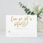 Chic Hand Lettered Wedding RSVP Kaart in Goud (Staand voorkant)