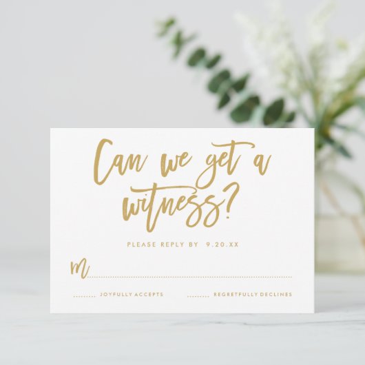 Chic Hand Lettered Wedding RSVP Kaart in Goud (Staand voorkant)