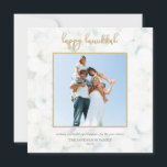 Chic Happy Hanukkah White en Gold-fotokaart Feestdagenkaart<br><div class="desc">Een supereenvoudig, modern design. Subtiel witte bokeh achtergrond met een gouden glitter effect lijst en tekst bij de bovenkant. De gouden tekst kan worden hergerangschikt en hergeplaatst als u wilt. Volledig bewerkbare tekst onderaan - bericht wijzigen, stijl, grootte, kleur enz. Veel ruimte op de achterzijde als u een langer bericht/overzicht...</div>