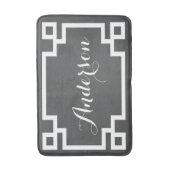 Chic Houtskool en Wit Grieks Key Custom Monogram Badmat (Voorkant Verticaal)