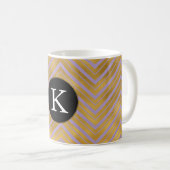 Chic Lavendel Paarse Gouden Chevron Monogram Koffiemok (Voorkant rechts)