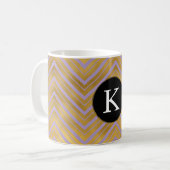 Chic Lavendel Paarse Gouden Chevron Monogram Koffiemok (Voorkant links)