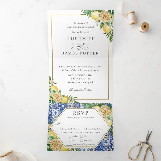Chic Lemon Floral Greenery Gold Wedding RSVP Drieluik Uitnodiging (Binnen)