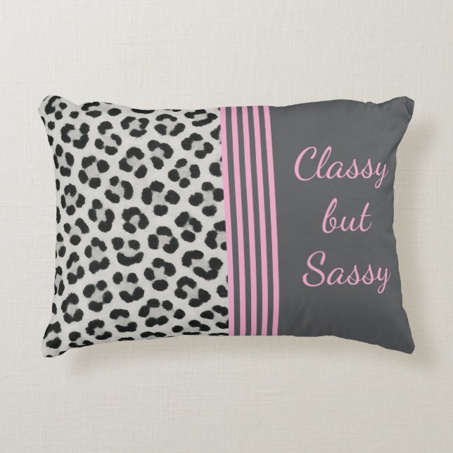 Chic Leopard Accent Pillow – Classy Girl Style Kussen (Voorkant)