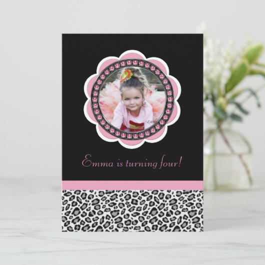 Chic Leopard Birthday Uitnodiging (Staand voorkant)