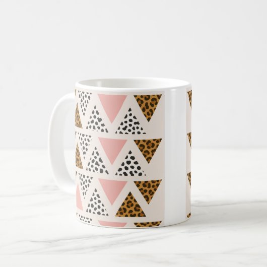Chic Leopard & Pink Triangle Pattern Koffiemok (Voorkant links)