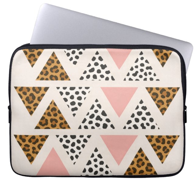 Chic Leopard & Pink Triangle Pattern Laptop Sleeve (Voorkant)