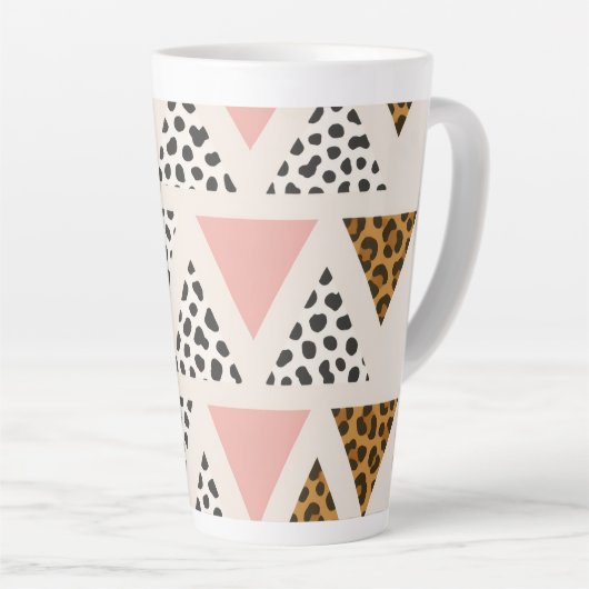Chic Leopard & Pink Triangle Pattern Latte Mok (Rechterhoek)