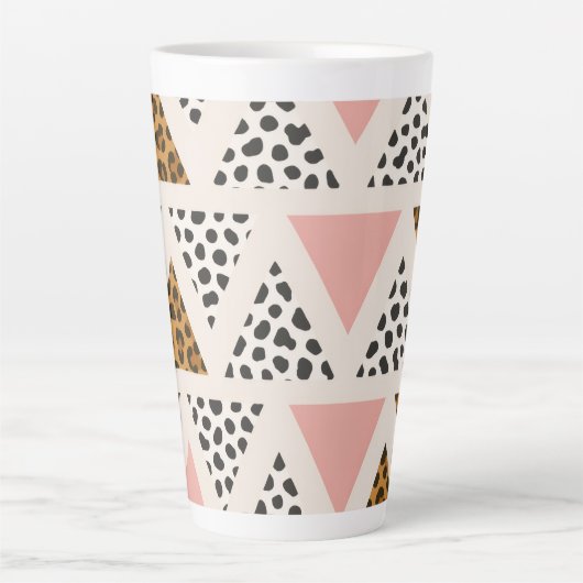 Chic Leopard & Pink Triangle Pattern Latte Mok (Voorkant)