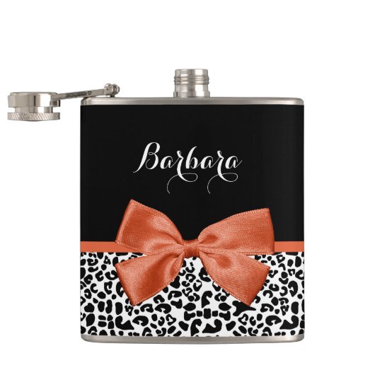 Chic Leopard Print Burnt Oranje Bow met naam Heupfles (Geopend)
