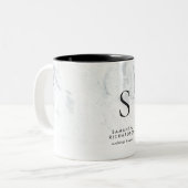 Chic Marble Monogram Tweekleurige Koffiemok (Voorkant links)