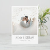 Chic Merry Christmas Newlywed Photo Light Gray Feestdagenkaart (Staand voorkant)