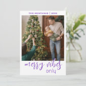 Chic Merry Vibes Only Family Photo Deep Amethyst Feestdagenkaart (Staand voorkant)