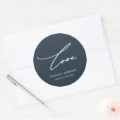 Chic Midnight Blue Love Script met Name Wedding Ronde Sticker (Envelop)