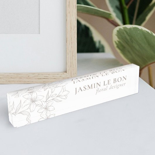 Chic Minimal Floral Desk naambord
