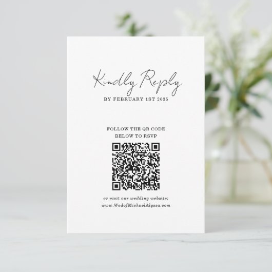 Chic Minimalist Handwriting Script Wedding QR Code RSVP Kaartje (Staand voorkant)