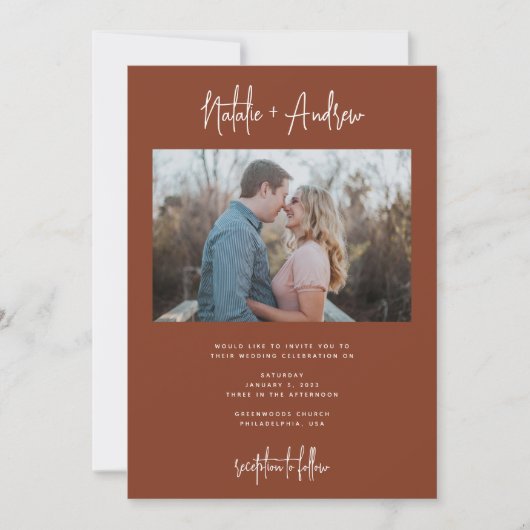 Chic-minimalistisch script terracotta Wedding QR-c Kaart (Voorkant)