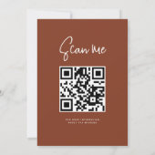 Chic-minimalistisch script terracotta Wedding QR-c Kaart (Achterkant)
