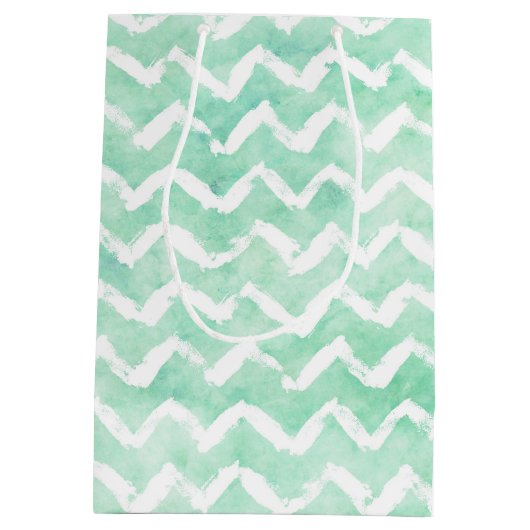 Chic Mint Waterverf Chevron Stripes Medium Cadeauzakje (Achterkant)