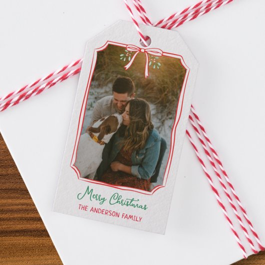Chic Mistletoe & Bow Custom Familie Foto Kerstmis Cadeaulabel