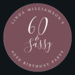 Chic Modern 60 Sassy Burgundy 60th Birthday Ronde Sticker<br><div class="desc">Het vieren van 60 in stijl met dit moderne, bogundy 60ste verjaardagsontwerp, een 60ste schitterende verjaardagszegel of een envelopzegel die je gewoon kunt personaliseren en uitzenden voor je 60ste verjaardagsfeest of je kunt gebruiken voor je feestjes. De woorden zestig en sassy worden geplaatst gebruikend elegante manuscriptkalligrafie en moderne typografie. Neem...</div>