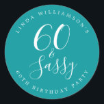 Chic Modern 60 Sassy Green 60th Birthday Ronde Sticker<br><div class="desc">Met dit moderne groene 60ste verjaardagsontwerp, een 60ste schitterende sticker of envelopzegel die je kunt personaliseren en uitzenden voor je 60ste verjaardagsfeest of voor je feestcadeaus. De woorden zestig en sassy worden geplaatst gebruikend elegante manuscriptkalligrafie en moderne typografie. Neem contact met ons op via happydolphinstudio@outlook.com als je hulp of overeenkomende...</div>
