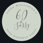 Chic Modern 60 Sassy Pastel Green 60th Birthday Ronde Sticker<br><div class="desc">Het vieren van 60 in stijl met dit moderne pastelgroene 60ste verjaardagsontwerp, een chic 60ste verjaardagszegel of een envelopzegel die je gewoon kunt personaliseren en uitzenden voor de viering of het gebruik van je feestelijkheden voor je zestigste verjaardagsfeestje. De woorden zestig en sassy worden geplaatst gebruikend elegante manuscriptkalligrafie en moderne...</div>