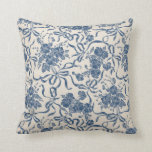 Chic Modern  bevliegingspatroon Kussen<br><div class="desc">Deze chic moderne  ivoor en navy blue,  speciaal ontworpen print! Het heeft een ivoor- en blauw blauw blauw bloempatroon in een  textuur ivoor achtergrond. Het is meisjes! Het is stijlvol! Het is trendy. Geniet van dit klassieke en geweldige patroon voor uw volgende aankoop.Alle design zijn gedrukt.</div>