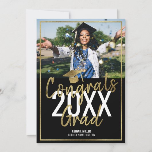 Chic Modern Black and Gold Script Afstuderen Aankondiging (Voorkant)