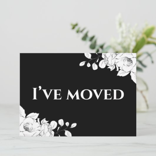 Chic Modern Black White Floral ik heb me verplaats Aankondiging (Staand voorkant)