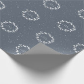 Chic Modern Dark Blue Grey Kerstmis Holly Wreater Cadeaupapier (Hoek)