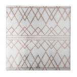 Chic Modern Faux Roos Gold Geometric Triangles Tegeltje<br><div class="desc">Deze chic en elegant faux roos goud geometrische driehoeken patroon op witte folie is perfect voor de trendy en stijlvolle vrouw. Het is een moderne en  afdruk voor veel geschenken en gelegenheden. Geniet van dit hedendaagse en slappe design voor je volgende aankoop!</div>