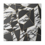 Chic Modern Gold Marble en Black Geometric Tegeltje<br><div class="desc">Deze chic en modern faux bedrukt goud, geschetst zwart-wit marmer en zwarte driehoeken geometrisch patroon is perfect voor de trendy en stijlvolle persoon. Het hedendaagse en elegante ontwerp is geweldig voor vele geschenken en gelegenheden. Geniet van dit slanke en modieuze ontwerp voor je volgende aankoop. voor jezelf, je vrienden of...</div>