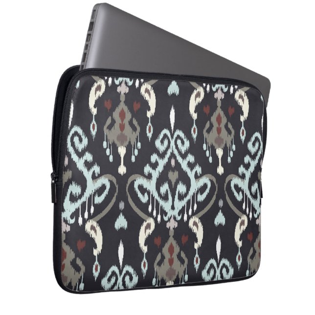 Chic modern lichtblauw zwart ikattribaal patroon laptop sleeve (Voorkant Rechts)