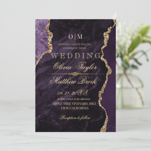 Chic Modern Moody Paarse en gouden bruiloft Kaart (Staand voorkant)