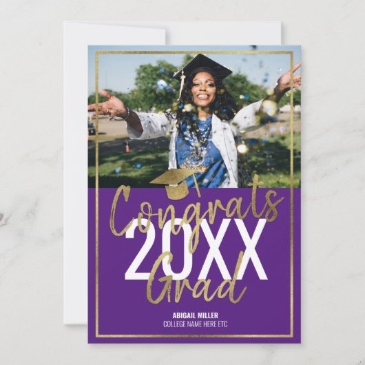 Chic modern Paars en Gold Script Afstuderen Aankondiging (Voorkant)