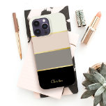 Chic modern Stripes Patroon met naam Case-Mate iPhone 14 Pro Max Hoesje<br><div class="desc">Hoesje je telefoon in een modieus hoesje met chic modern strepen in zwart, grijs, wazig roze en roomachtig eggshell wit. De dunne faux-gouden lijnen scheiden de kleuren in ontwerperstijl. Personaliseer met jouw naam, monogram of andere gewenste tekst. U kunt de getoonde steekproefnaam ook schrappen als u het hoesje zonder enige...</div>