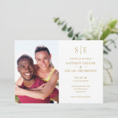 Chic Moderne Gouden Monogram Fotobruiloft Kaart (Staand voorkant)