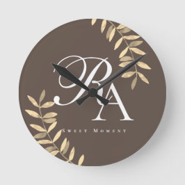 Chic Monogram Bruin Ronde Klok