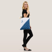 Chic Monogram donkerblauwe witte polaire dot Geome Tote Bag (Op model)