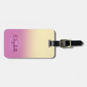 Chic Monogram Geel Paars Ombre Aangepaste Naam Bagagelabel (Voorkant horizontaal)